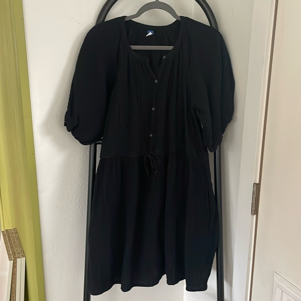 Old Navy black dress button detail, snitch waist with pockets.